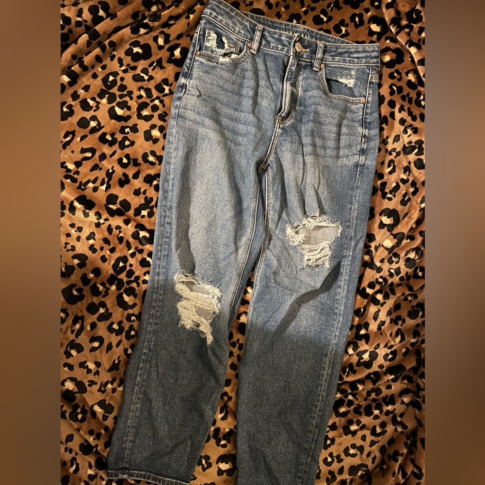 American eagle ripped mom jeans